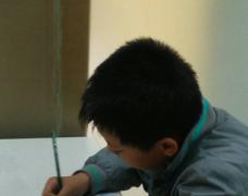 鼓勵也需正確的方法，小淘氣變成故事大王